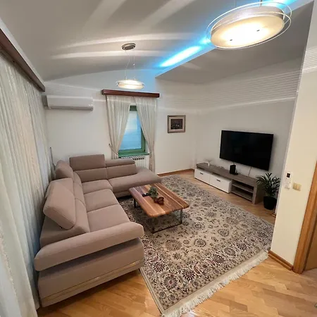 E Apartment *